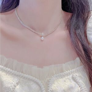 Elegant Pearl and Gold Necklace